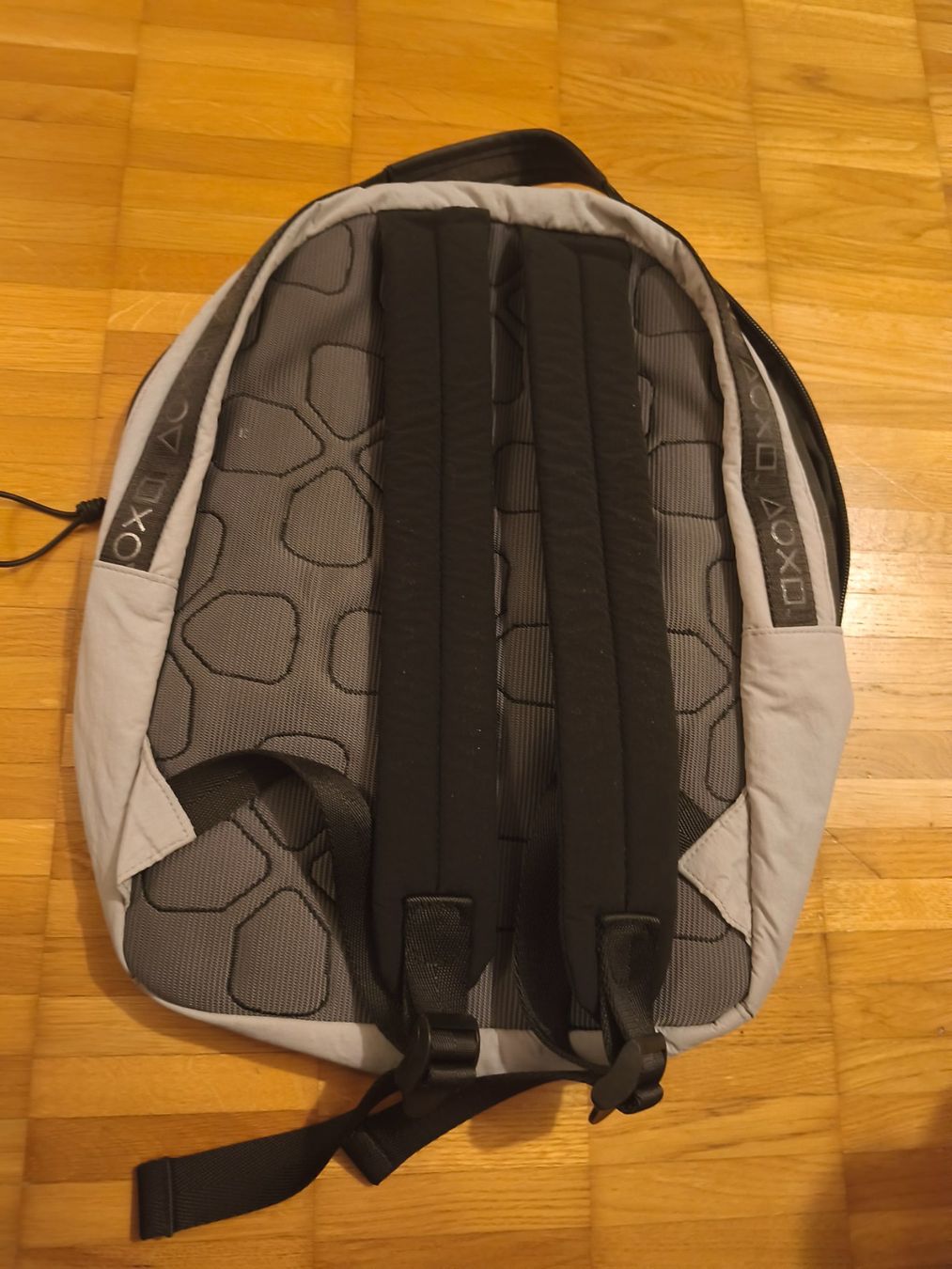 Zara Zaini: PLAYSTATION Rucksack von ZARA – Nuovo (secondo la descrizione) da Uster venduto da zebralino 1