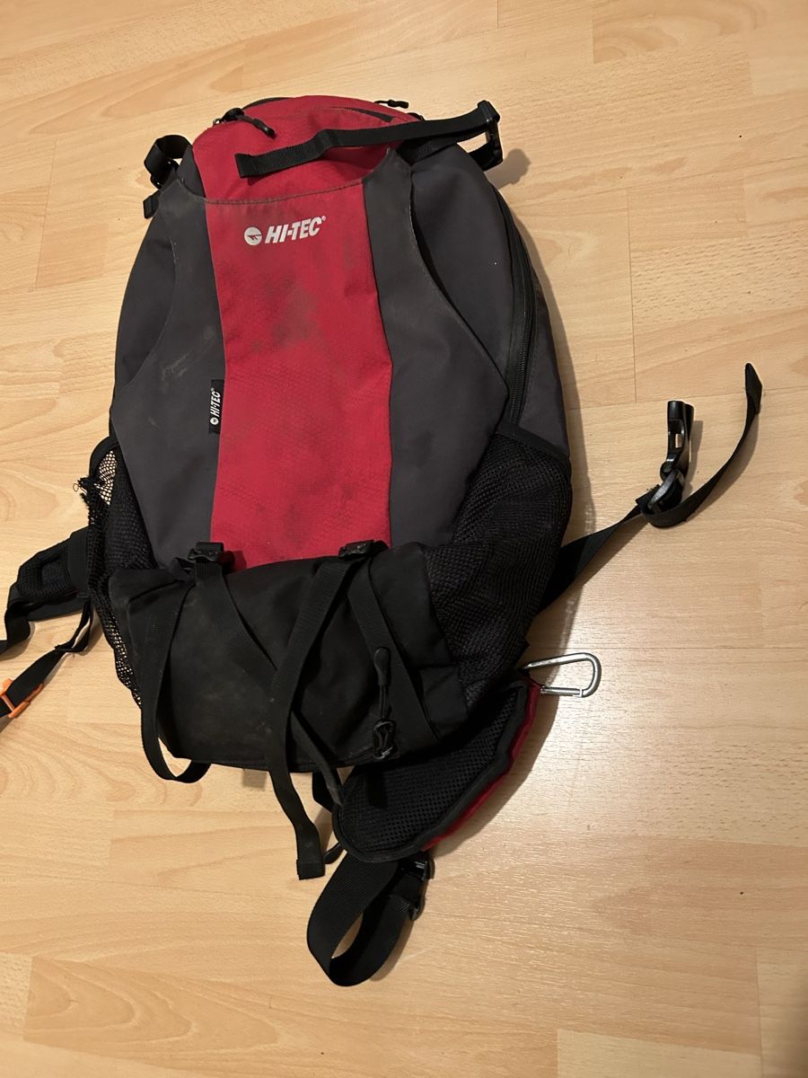 Hi-Tec Zaini: Robuster Wanderrucksack Hi-Tec, 35L, top Zustand! – Usato da st.gallen venduto da Garagen_Verkauf 1