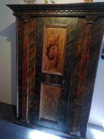 Antiker Intarsien-Schrank