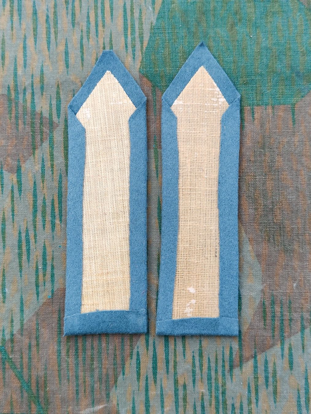 Schweizer Armee Placchette & Badge: Ärmelpatten Feldpostdienst Ord. 1940, Set – Usato da Bauma venduto da SwissMilitaria 1