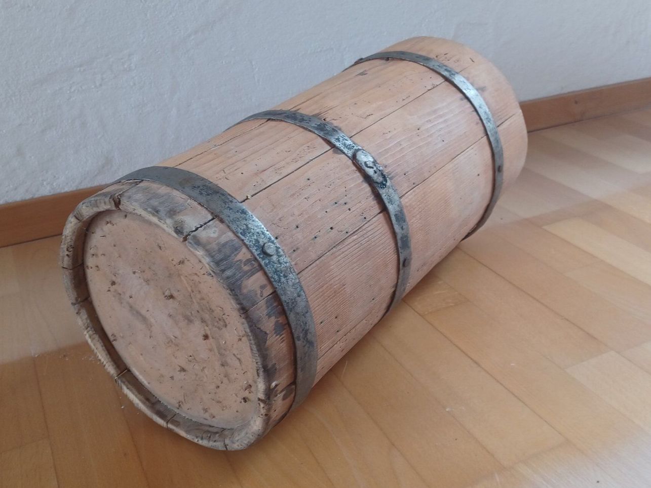 Altri elettrodomestici e apparecchi d’epoca: Antike Holzbrente / Butterfass / Schirmständer – Usato da Winterthur venduto da Aladin013 5