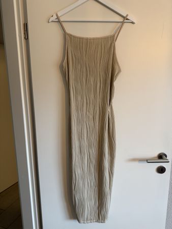 Robe d'été beige côtelée, taille M - Élégante et légère!