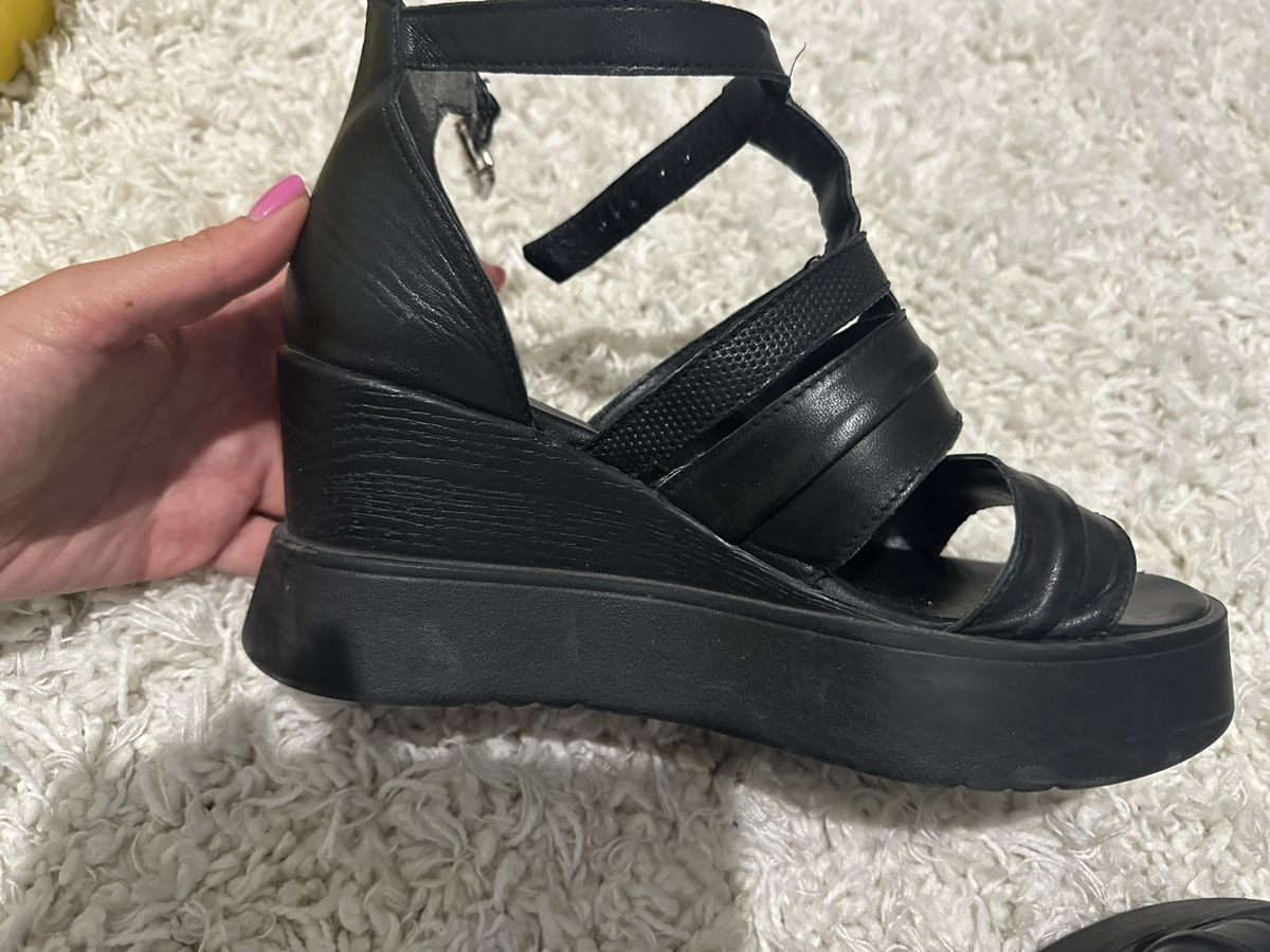Scarpe da donna: Black leather wedge sandals, 39 – Usato da Genève venduto da alyonavinogradova 2