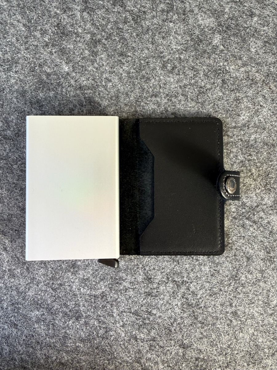 Secrid Portafogli: Secrid Cardprotector Portemonnaie schwarz – Usato da Lenzburg venduto da and_5pq2 2