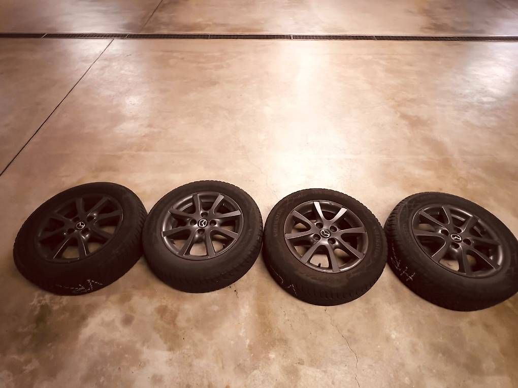 Mazda Pneus & Roues: Winterreifen mit Originalfelgen – D'occasion à Frauenfeld par ebr_cz8x