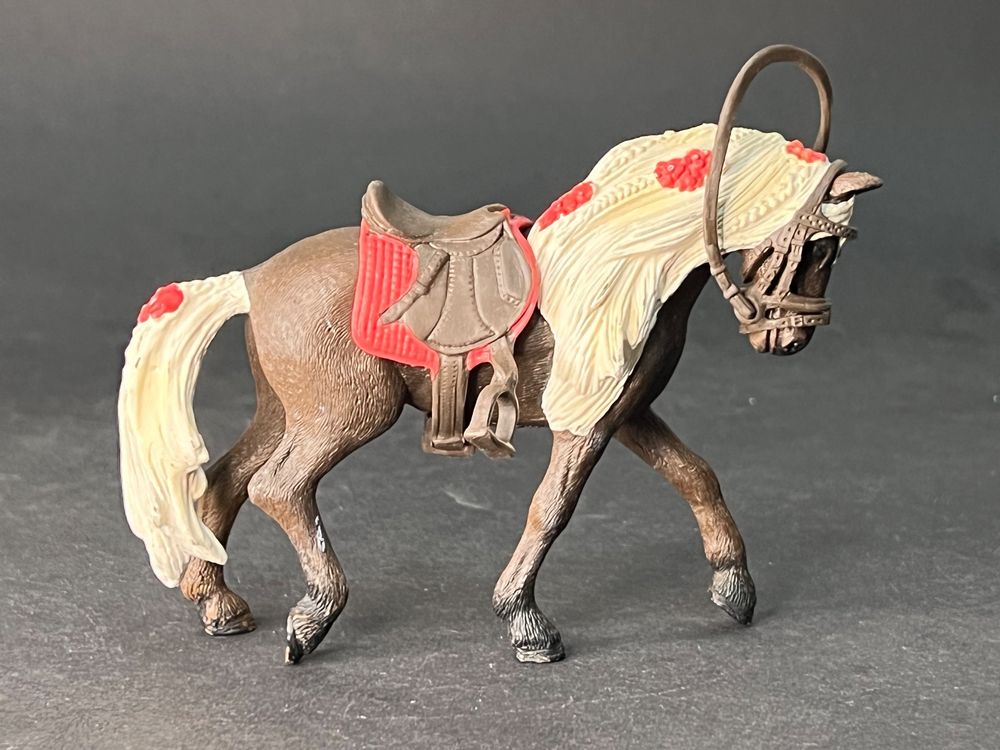 schleich 42469 HORSE CLUB Figurine de Jument Rocky Mountain Horse Spectacle équestre - Jouet Cheval pour Garçons et Filles - Expérience de Vie à la Ferme Réaliste - pour Enfants à Partir