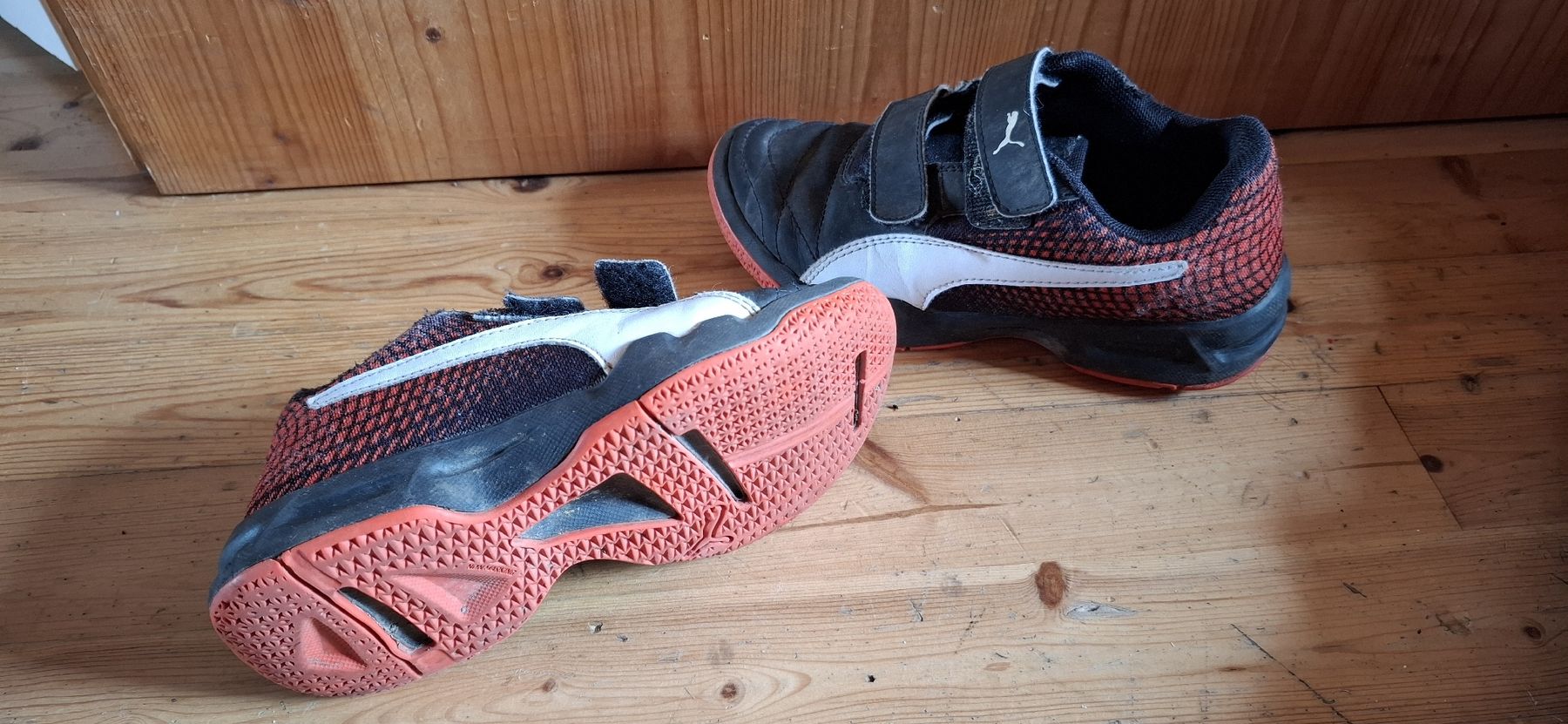 Puma Scarpe per ragazzi: Puma Turnschuhe, Grösse 32, Schwarz/Rot – Usato da Niederstocken venduto da Cocos_nut 4