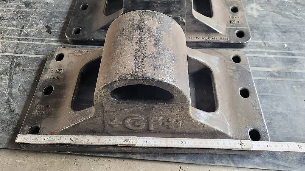 Ferramenta: Laschen aus Metall  – Usato da Kerns venduto da avr75