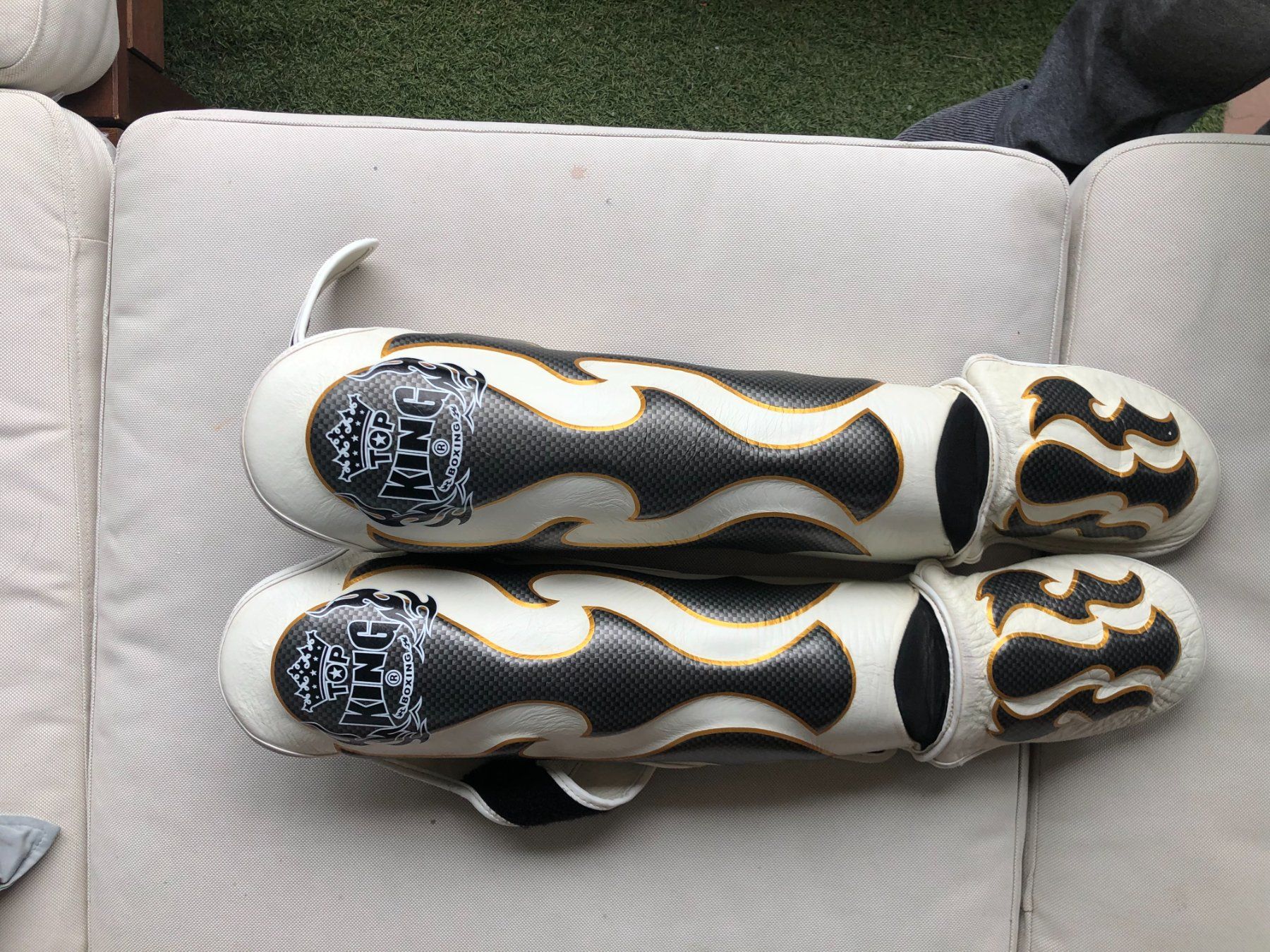 Protezioni & Imbottiture: Top King Boxing Muay Thai Shin Guards Protection Tibia – Usato da Nyon venduto da ppavlov