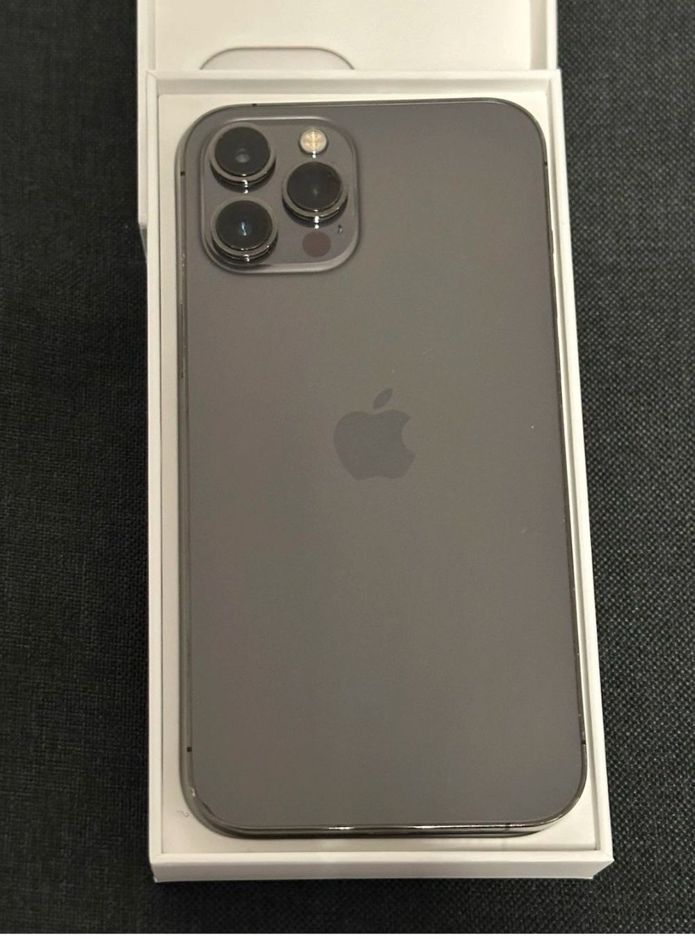 Apple Telefoni cellulari / Smartphones: iPhone 12 Pro Max (512GB) Akku 99% – Usato da Luzern venduto da Waince786