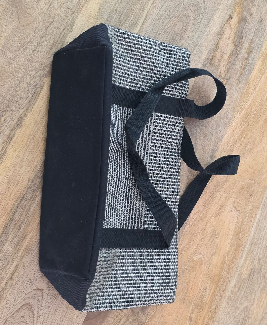 Taschen für Damen: Tasche schwarz/grau gestreift  – Neu (gemäss Beschreibung) aus Rheinsulz von Dred 3