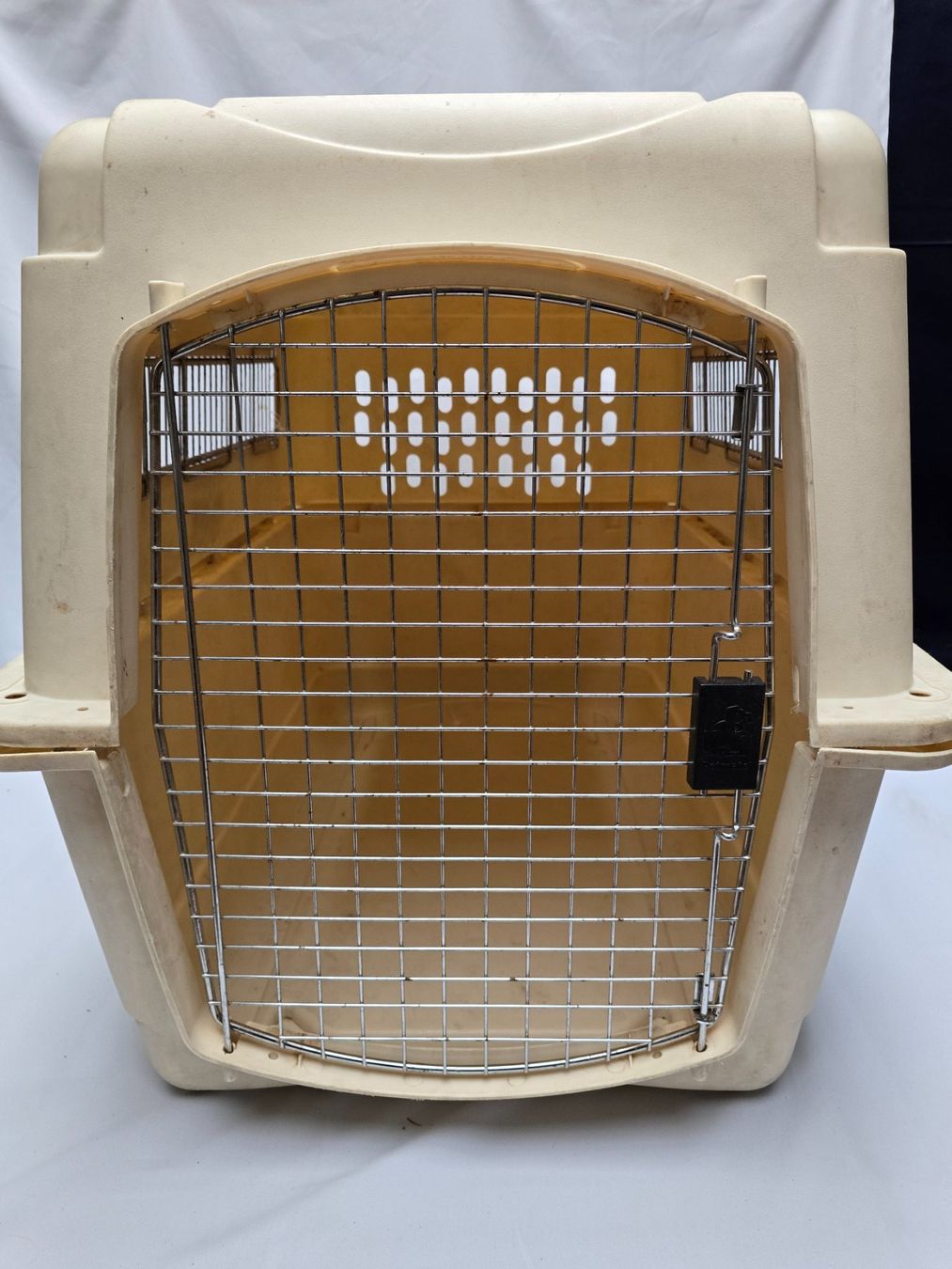 Käfige, Transport & Sicherheit: Hundetransportbox – Gebraucht aus Wetzikon ZH von Inhes1