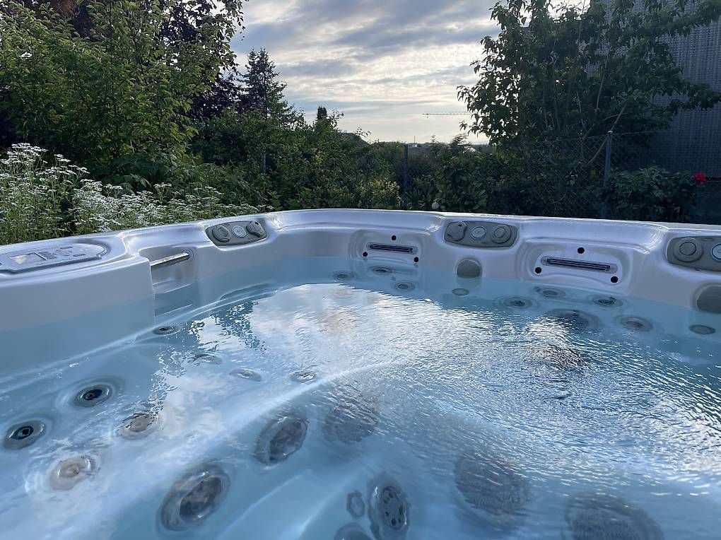 Whirlpool: Whirlpool – Gebraucht aus Ittigen von sel_fm7s