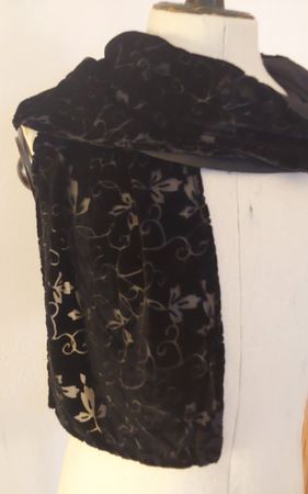 Samtschal schwarz mit Seide