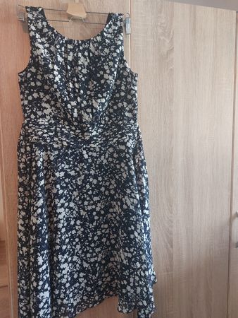 Kleid Esprit Blumenmuster dunkelblau Grösse 40