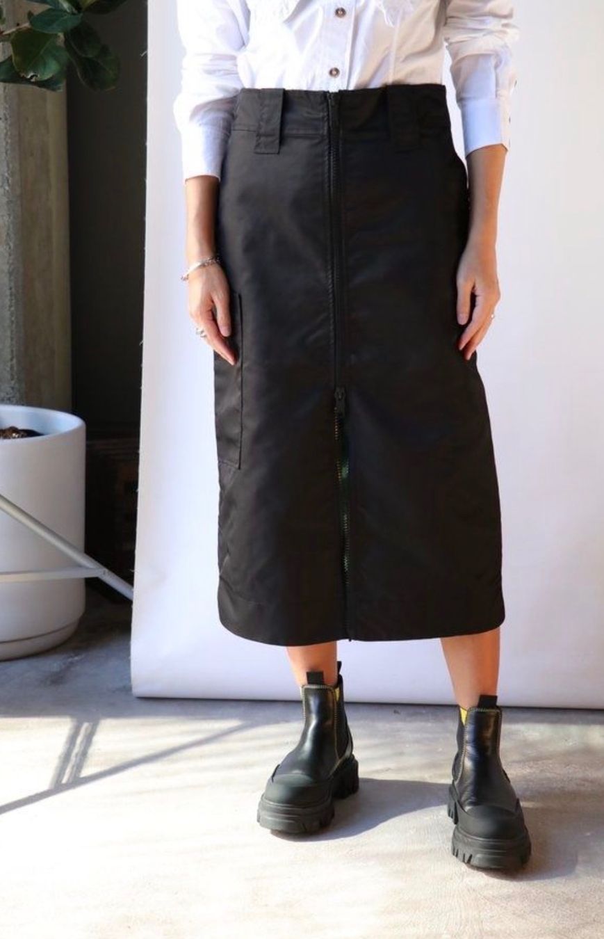 Ganni Röcke: GANNI Recycled Nylon Midi Rock 36 – Gebraucht aus Zürich von Sale_Zu 1