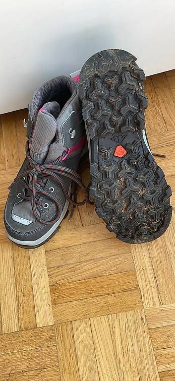 Scarpe per ragazze: Chaussures de marche fille t 33 – Usato da Morges venduto da louloutte788 1