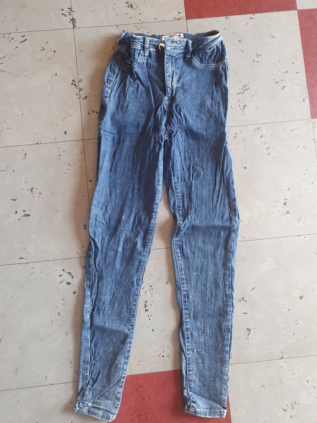 Tally Weijl Jeans: Jeans – Usato da Moosseedorf venduto da Sonnenschein.. 1