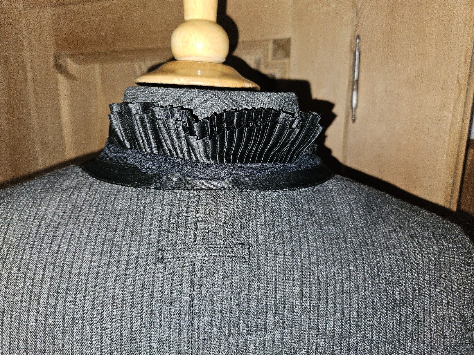 Jacken: Eleganter Damenblazer mit Rüschen, Grösse 40 – Gebraucht aus Rheineck von Eulalia40 5