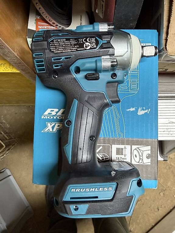 Makita Tutti gli attrezzi: Makita DTW 300 Schlagschrauber – Nuovo e nell'imballaggio originale da Büsserach venduto da san_hw58