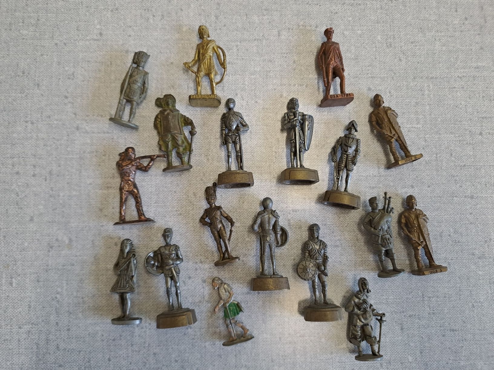 Figurines: 18 Figuren Metall – D'occasion à Uznach par Walaylatiere