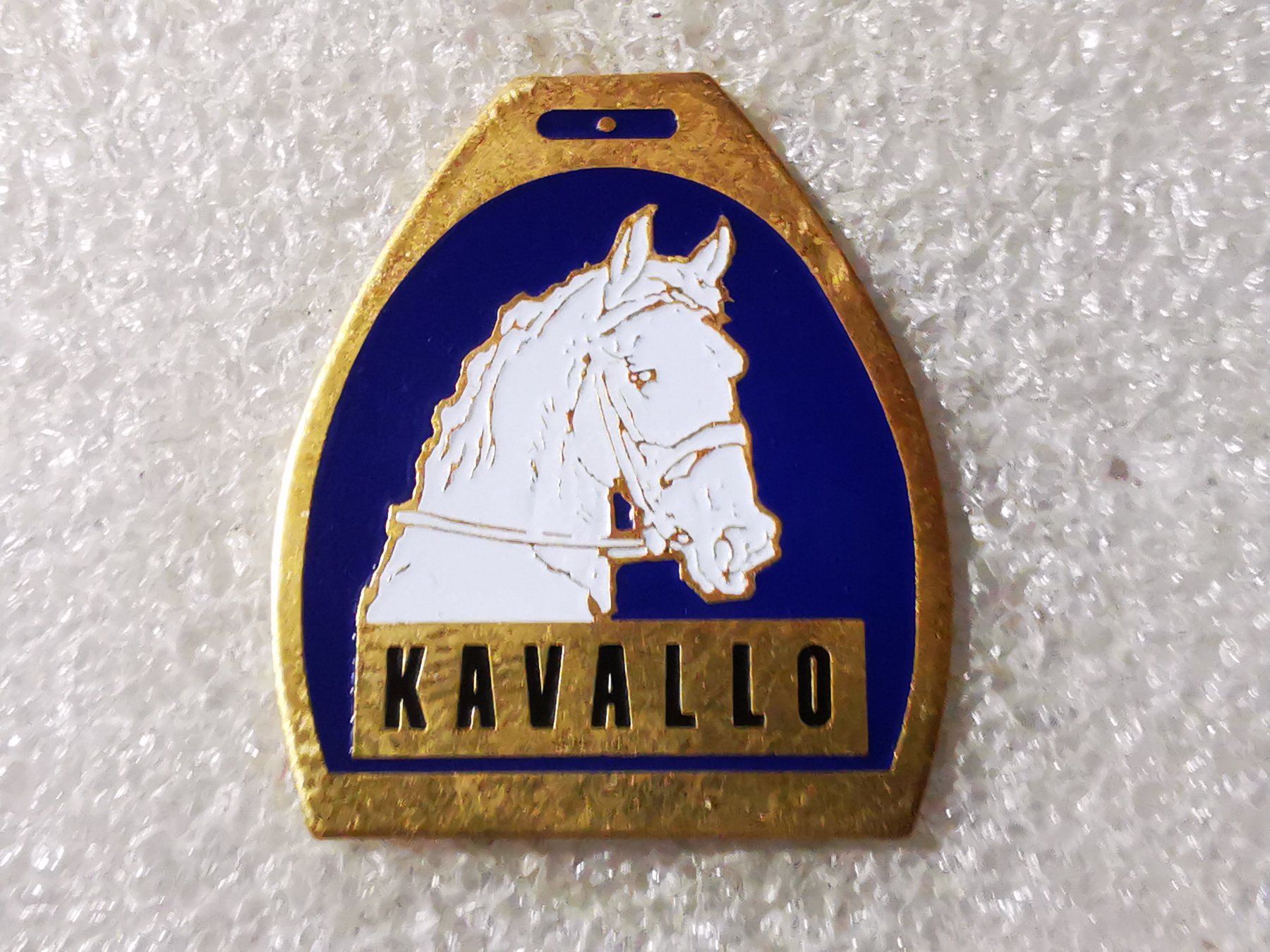 Placchette & Badge: Ansteckpin 102: Kavallo – Usato da Oppligen venduto da Pin-Fall-Shop