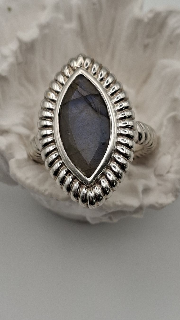 Olga Ribler Ringe: Grosser Silberring 925 mit Labradorit Stein 💍. – Gebraucht aus Kriens von Wolly85 2