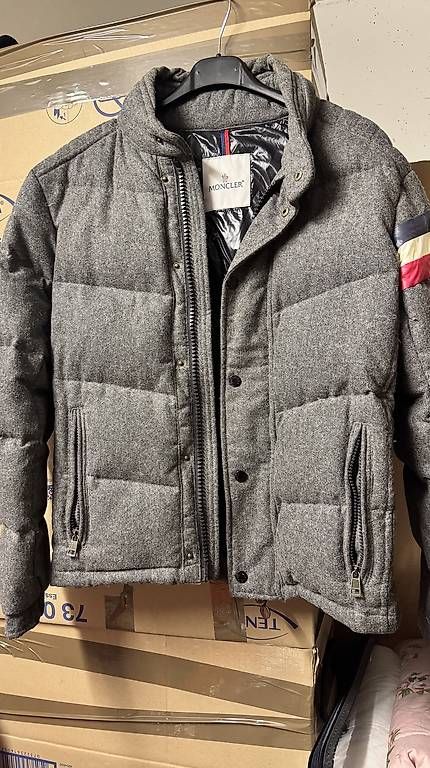Moncler Giacche: Giubbotto Moncler originale – Usato da Camorino venduto da ana_bg8h 1