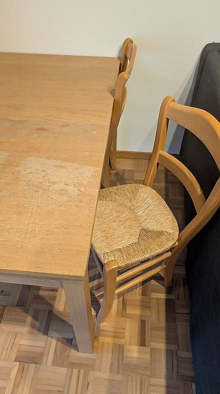 Set di tavolo e panche: Holztisch mit vier Stühlen – Usato da Basel venduto da san_pp89 2