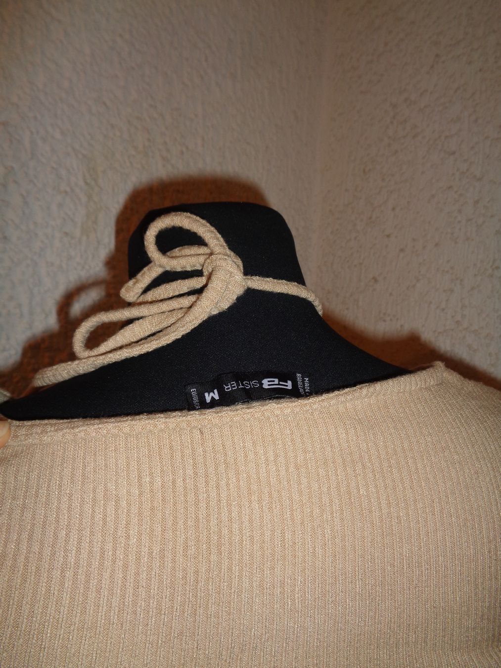 Top: Pull beige, M – Usato da La Chaux-de-Fonds venduto da Shana_aaa 3