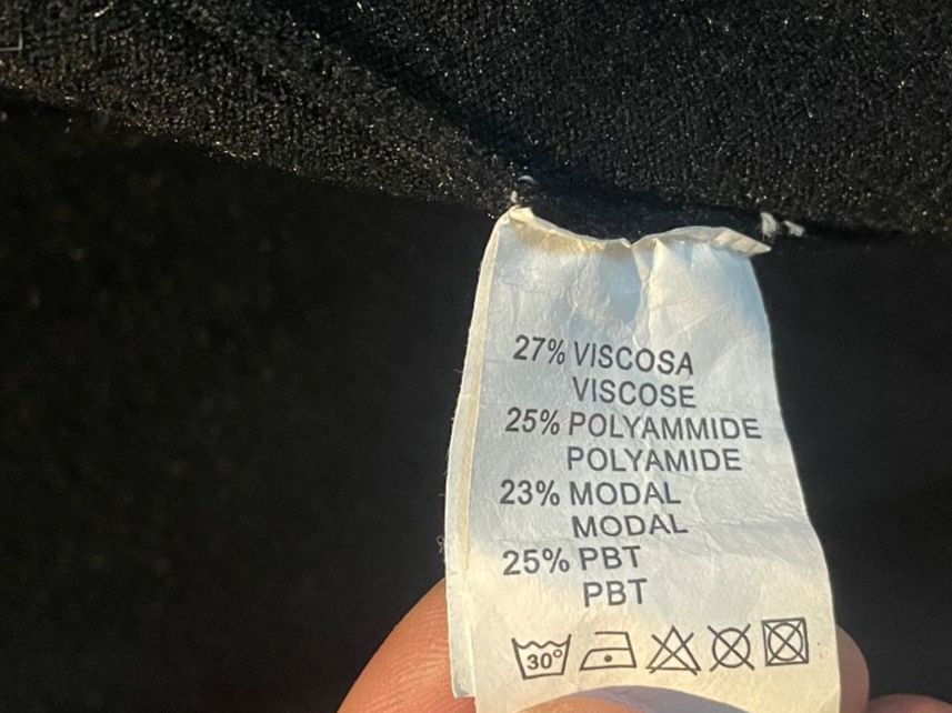 Giacche: Schwarze Strickjacke mit Perlen-Applikation, Grösse M/Neu – Nuovo (secondo la descrizione) da Volketswil venduto da rubin74 3