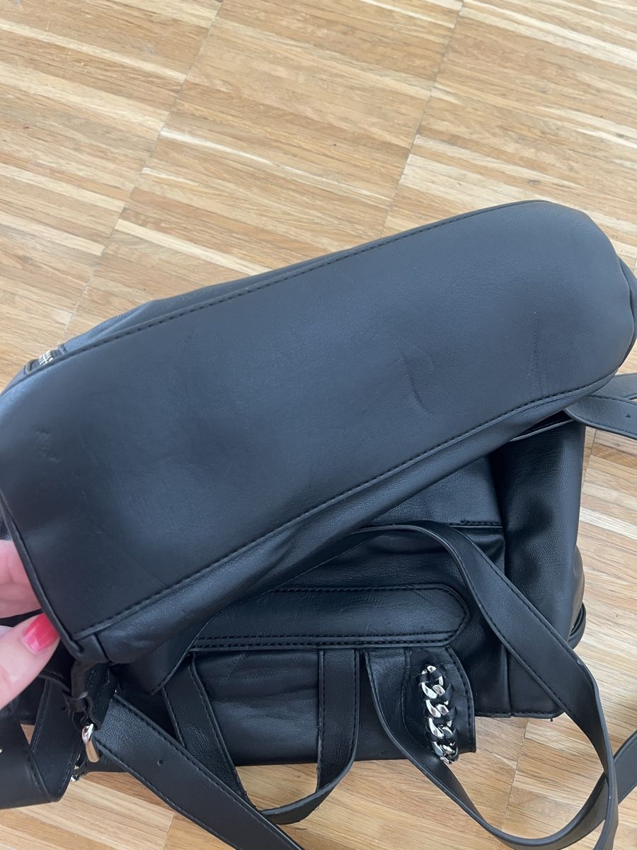 DKNY Rucksäcke: DKNY Backpack Black Chain Detail – Gebraucht aus Aarau von eli_bq7m 2