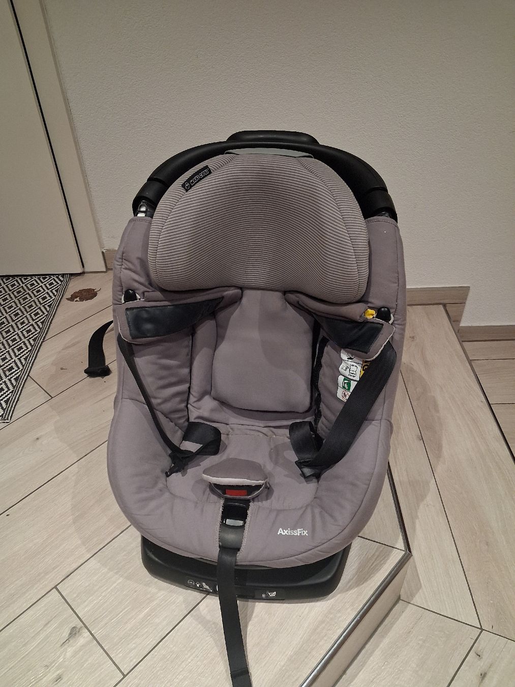 Maxi-Cosi Seggiolini per auto: Siège auto Bébé Confort AxissFix Isofix pivotant – Usato da Corcelles BE venduto da slm01