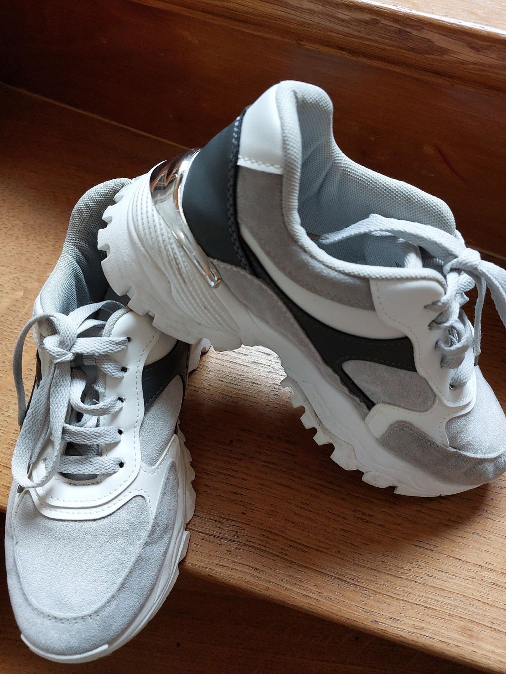 Calvin Klein Chaussures femmes: Sneaker Calvin Klein Gr.38 – D'occasion à Balsthal par Trendline55 5