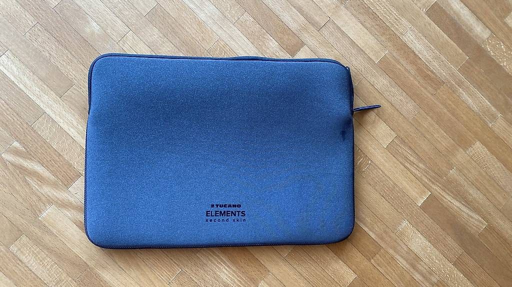 Covers & Taschen: Laptophülle – Gebraucht aus Winterthur von Lini08