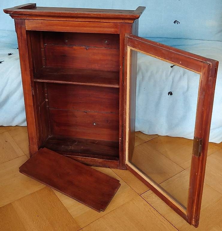 Armadi: Petite armoire à porte vitrée. – Usato da Genève venduto da Apo118