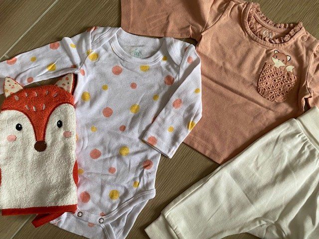Lotti & Set di vestiti: Neues Baby-Geschenk-Set Gr. 62 "Füchsli" – Nuovo (secondo la descrizione) da Staufen venduto da Nasli 1