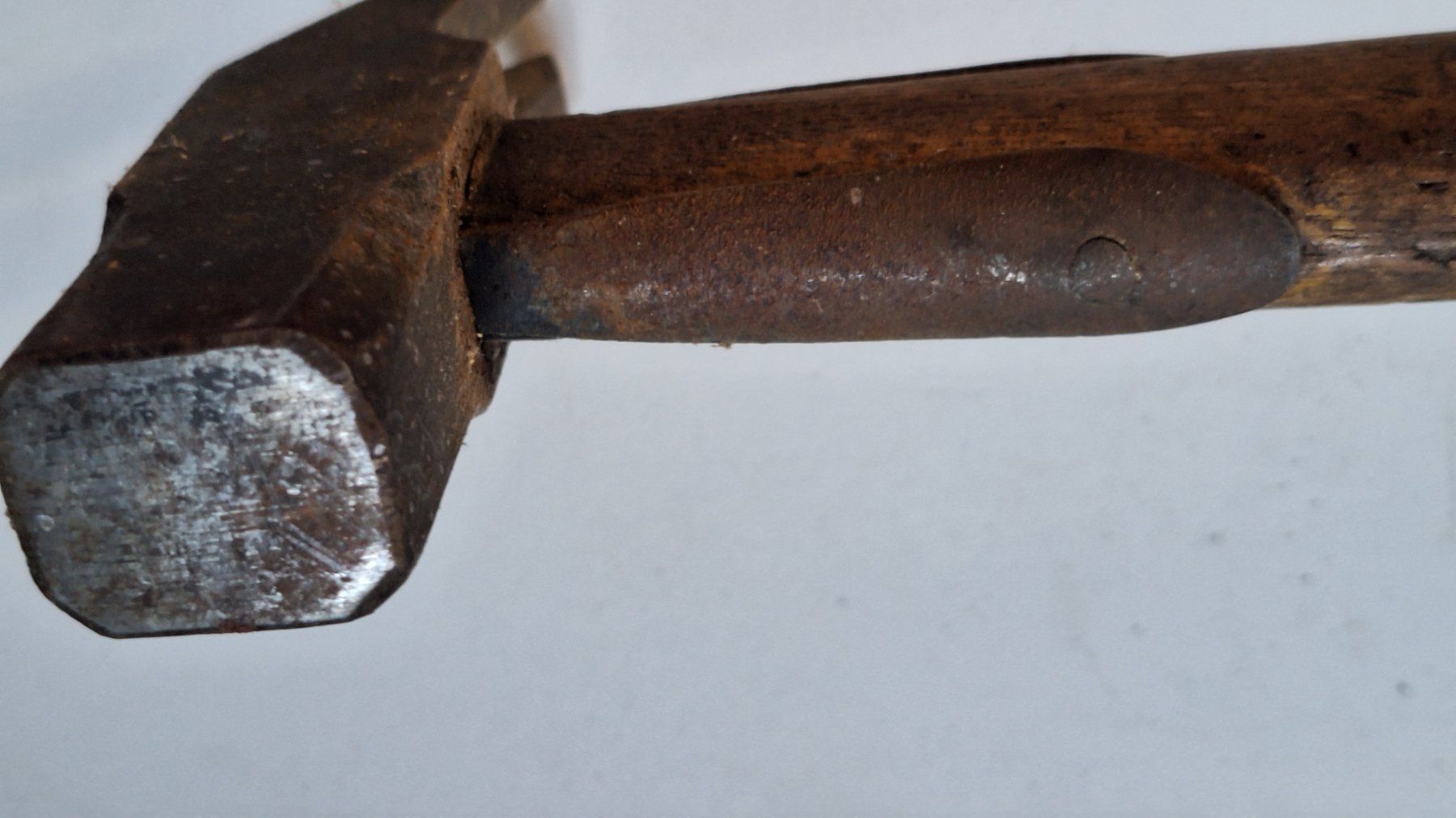 Tutti gli attrezzi: antiker Hammer  "mit Krone"Stempel – Usato da Kaiseraugst venduto da InkBoy 6