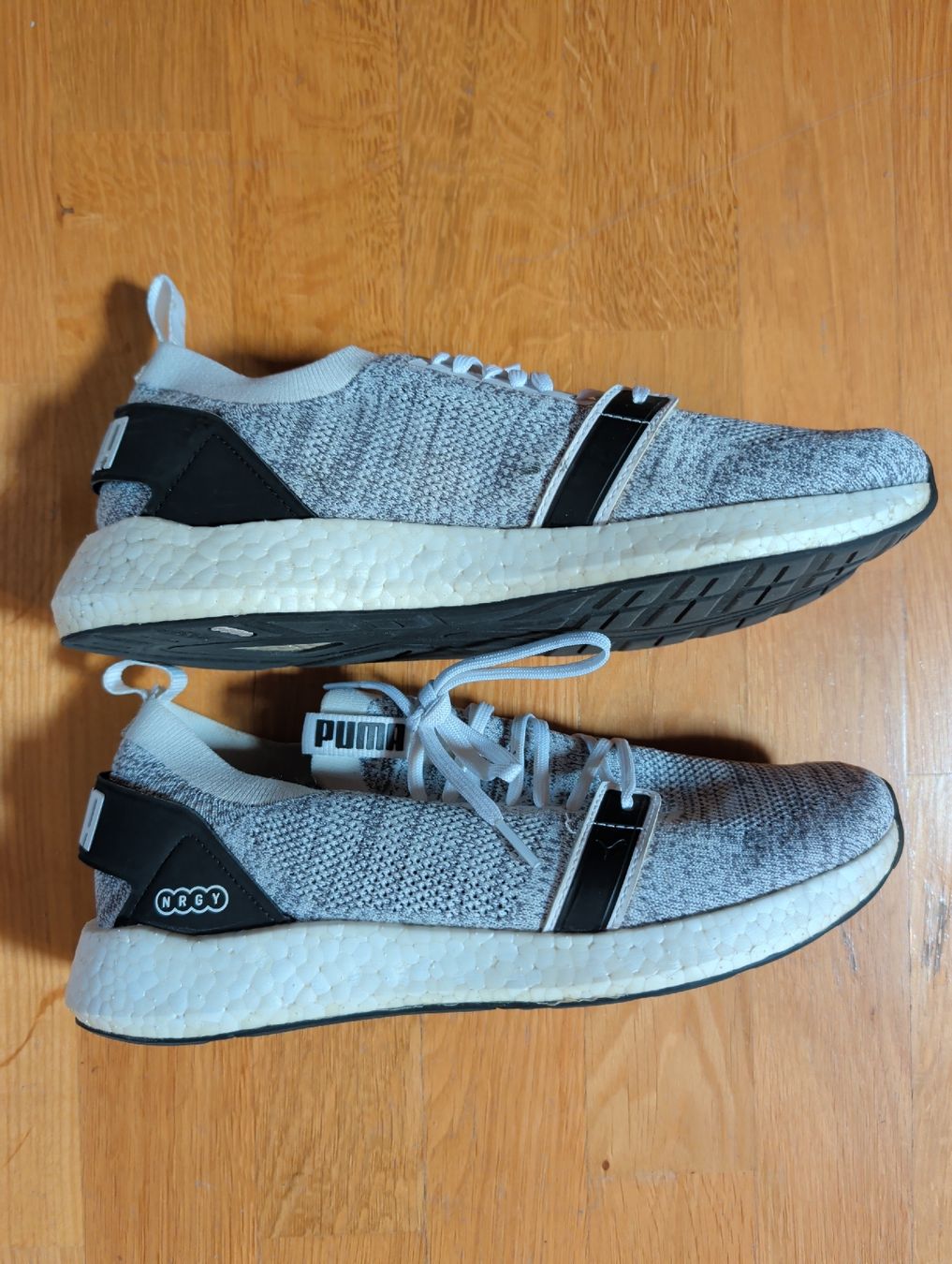 Herrenschuhe: Sneakers Knit Grey White 43 – Gebraucht aus Zug von Gmask 1