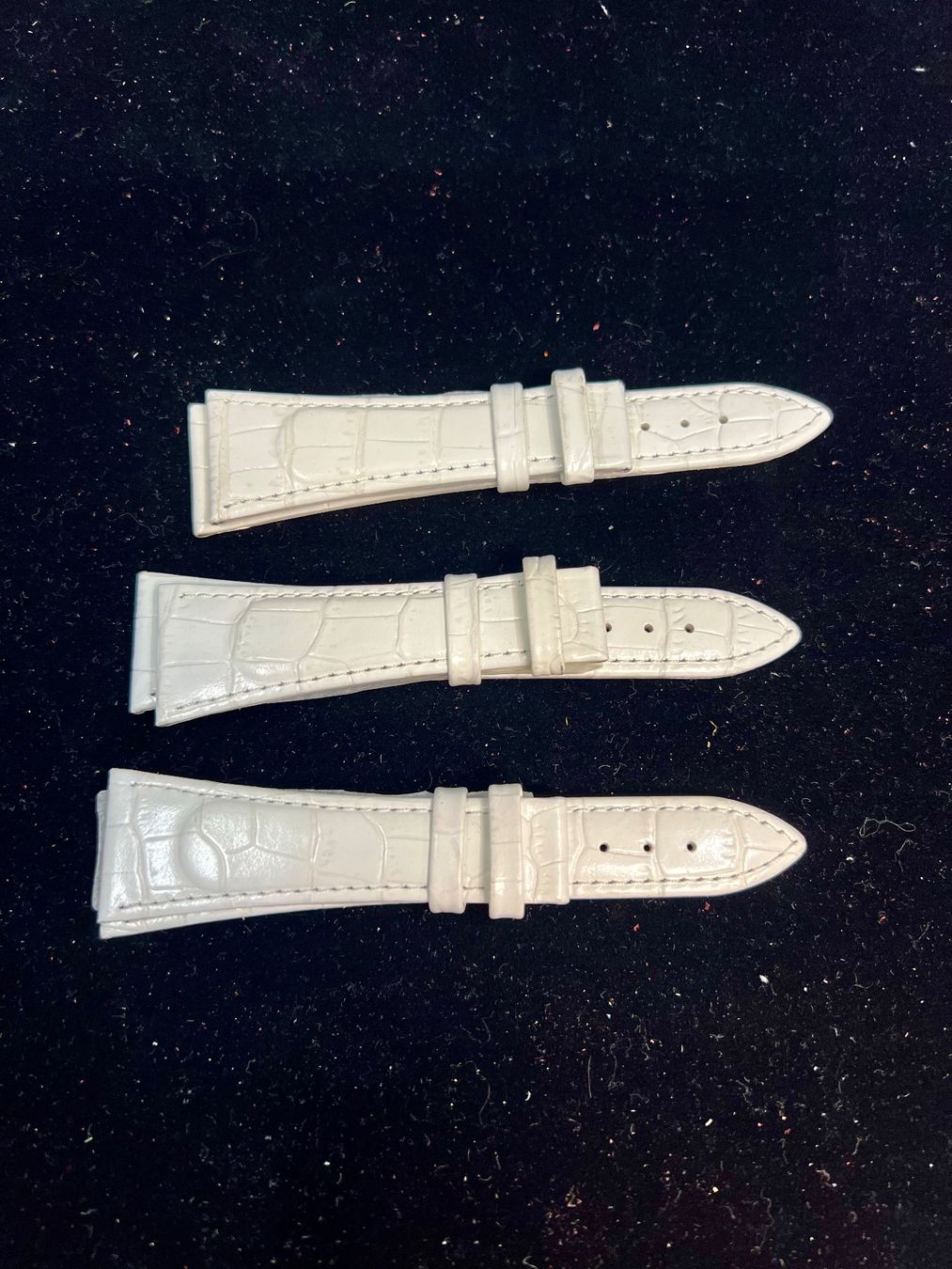Givenchy Bracelets: Givenchy 3 bracelet cuir véritable – Neuf (Voir description) à Sion par ROBY_ROBY_ROBY
