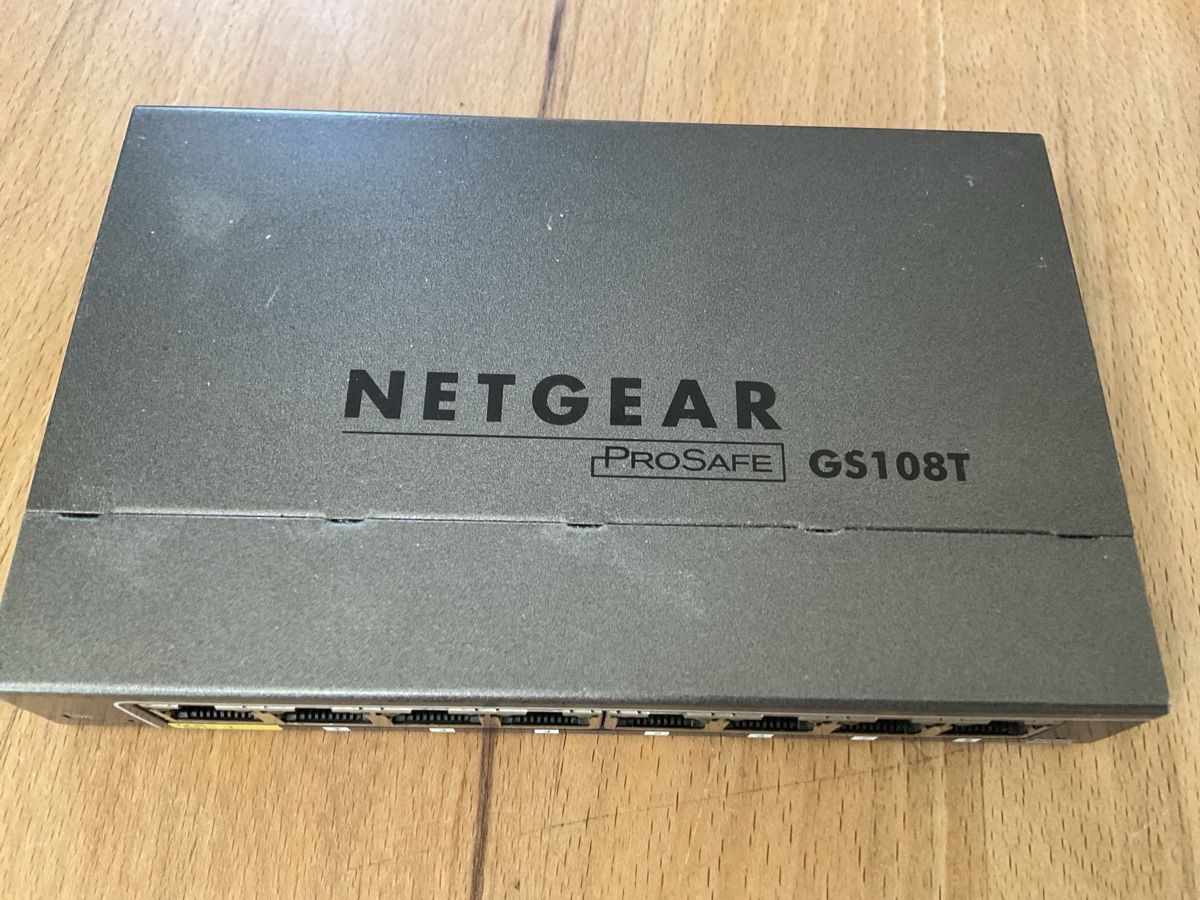Netgear Hub & Switch: Netgear ProSafe GS108T – Usato da niederlenz venduto da azl_vb9m