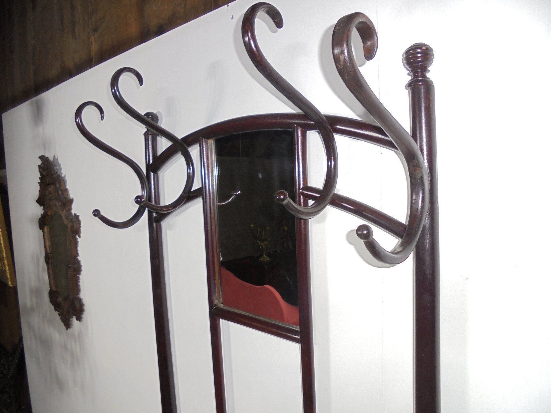Thonet Guardaroba: Thonet Garderobe – Usato da Bern venduto da Truvaille 2