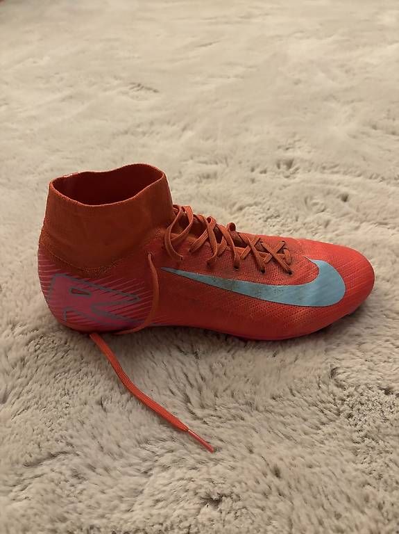 Nike Chaussures hommes: Rote Nike Fussballschuhe – D'occasion à Lenk im Simmental par niczbaeren 2