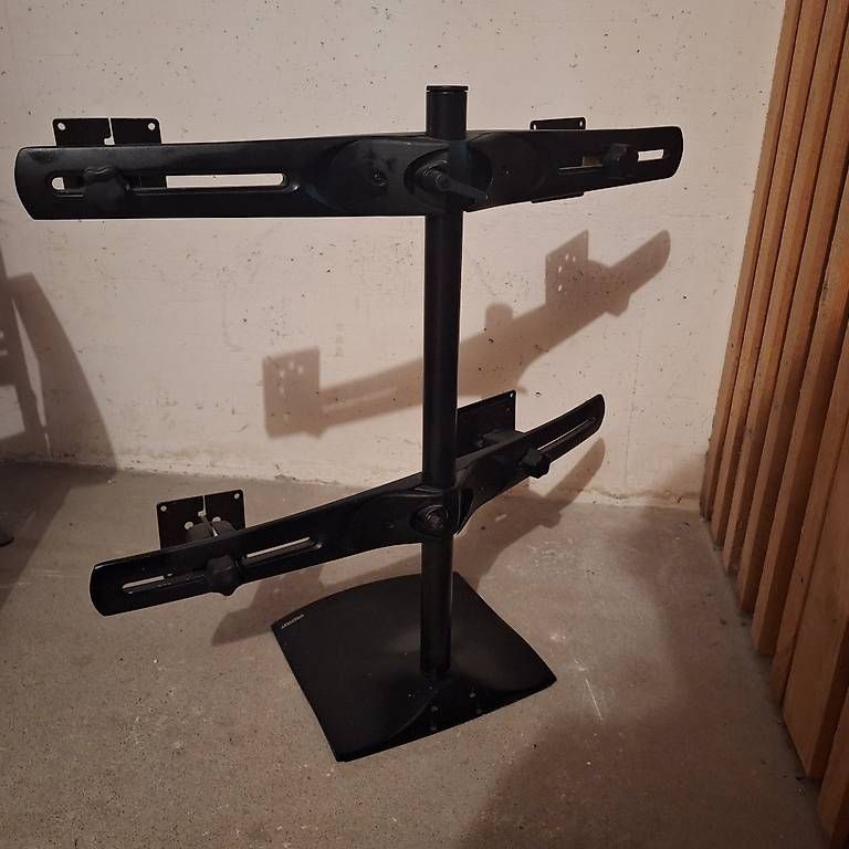 Staffa per monitor: Monitorhalterung 4 Monitore – Usato da Ermatingen venduto da arr_7yxq 2
