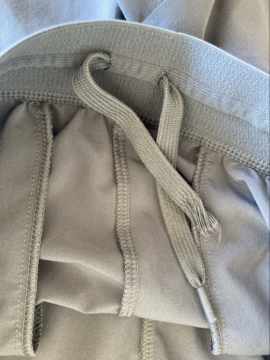Nike Pantaloni: Shorts Nike Dri-Fit gris taille M – Usato da Chêne-Bougeries venduto da GiovannaDiLoreto 3