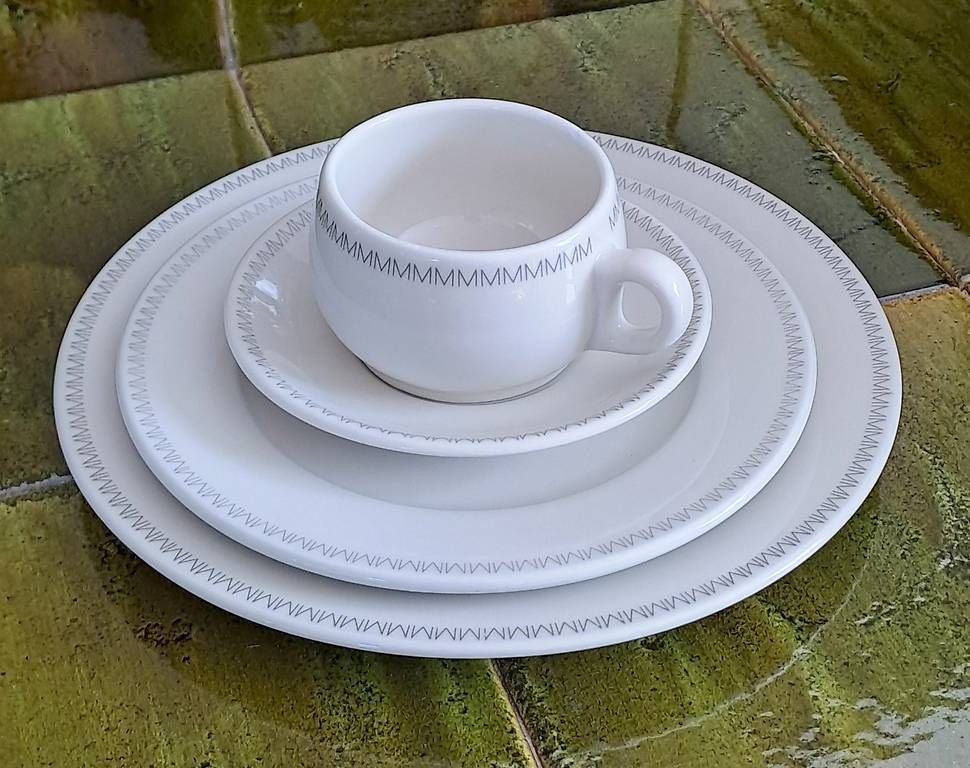 Set di piatti: Geschirr-Sets "viele" – Usato da Untersiggenthal venduto da Myrthamw