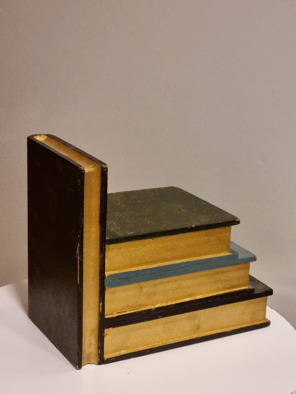 Altro in Decorazioni & Accessori: Buchstützen mit Geheimfächern Bücher-Optik – Usato da Scharnachtal venduto da devin03 2
