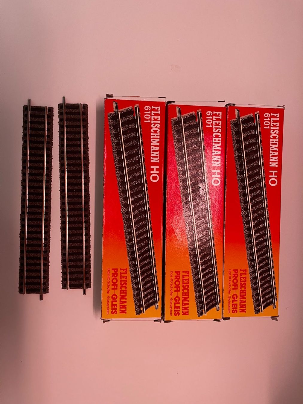 Fleischmann Modelleisenbahnen: 32x gerade gleise 6101 – Gebraucht aus Baden von Muschti