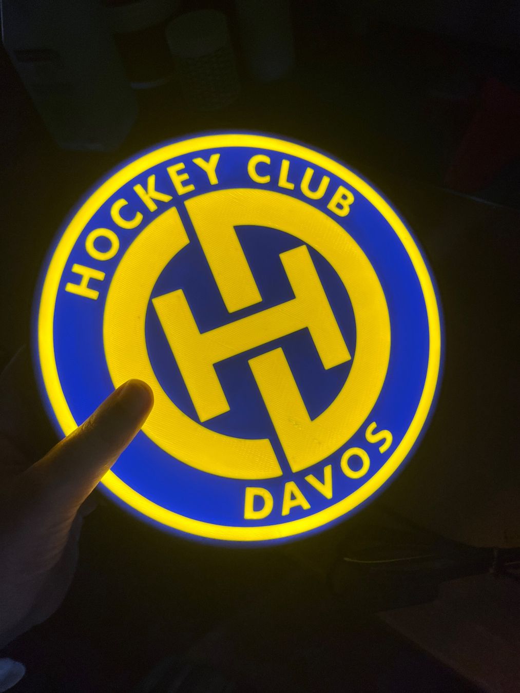 Alle Dekorationen: Lightbox Hockey Club Davos – Gebraucht aus Noville von Berlusconi55