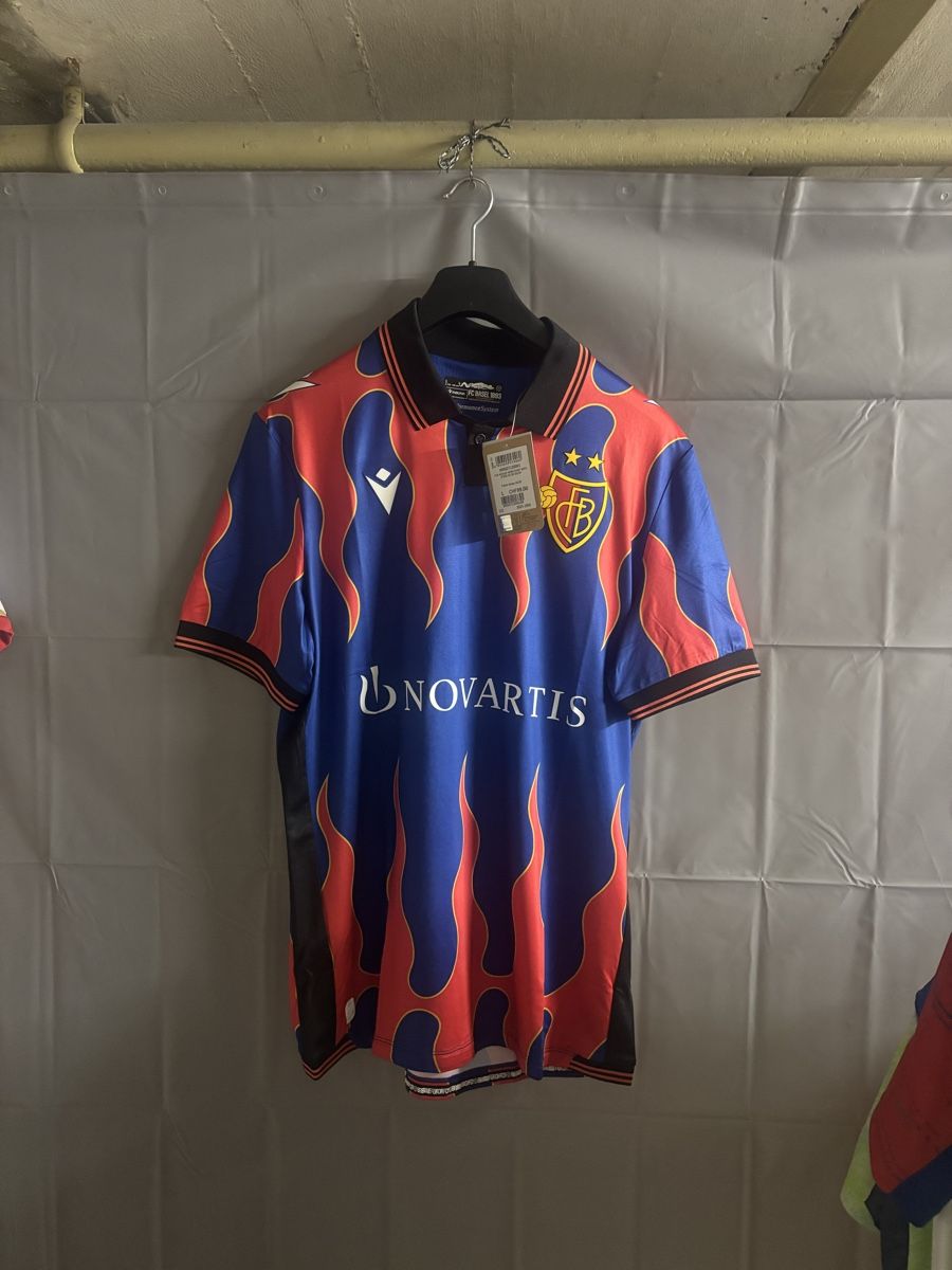 Canottiere & Pantaloni: FC Basel Trikot Meistersaison 2024/2025 – Nuovo (secondo la descrizione) da Basel venduto da kleinerprinz